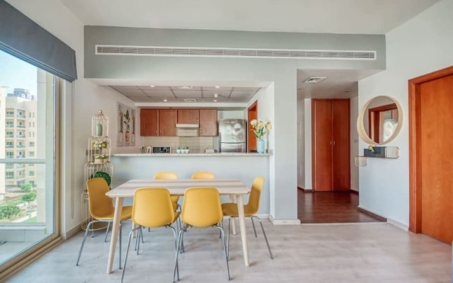 Vibrant Apartment in The Greens