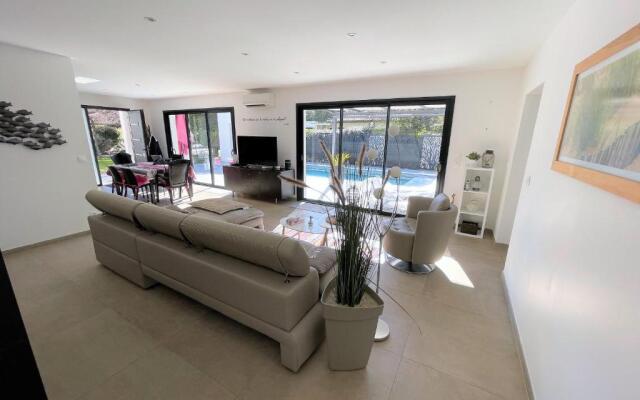 VILLA LUCIA, 8 PERS, au calme, proche plage à Vieux-Boucau