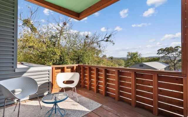 The Local - 2 Blocks to DT Fay - Walk Everywhere!