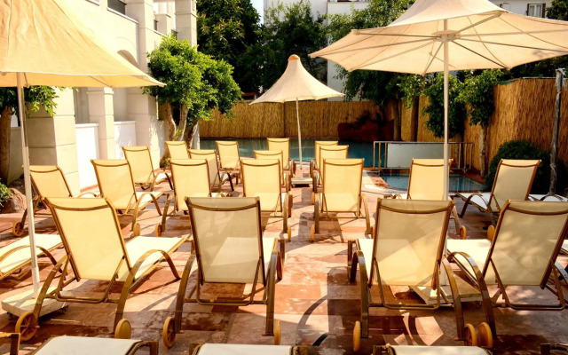 Two Seas Hotel