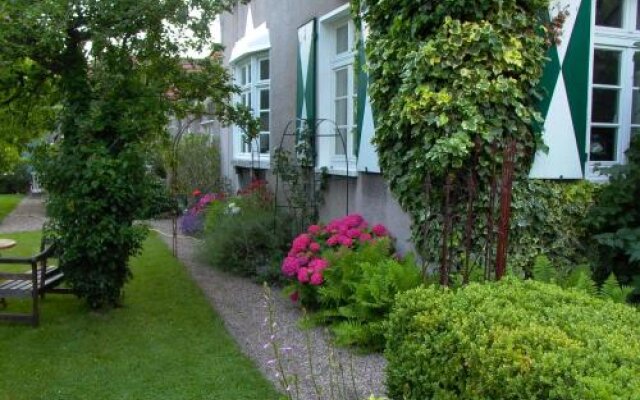 Altes Landhaus am Park Bed and Breakfast