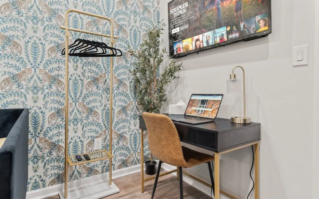 Stylish 1BR/2BA Near Liberty Bell