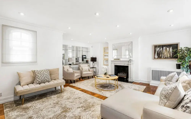 4-bed House Next To Harrods Pont Street Mews