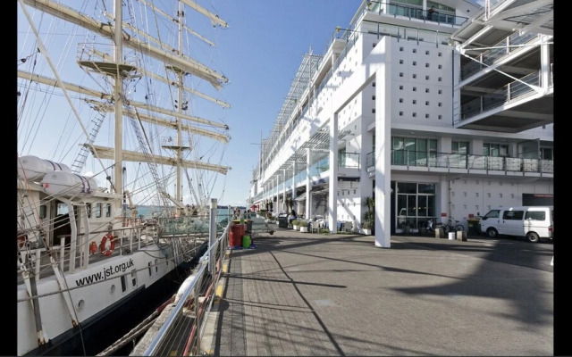 Zodiaks Princes Wharf 1 Bedroom Apartment