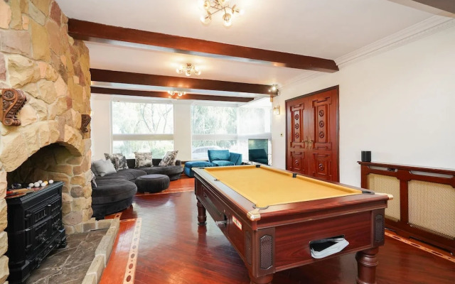 Luxury spa Party Home - Pool, Hottub, Bar, Sauna