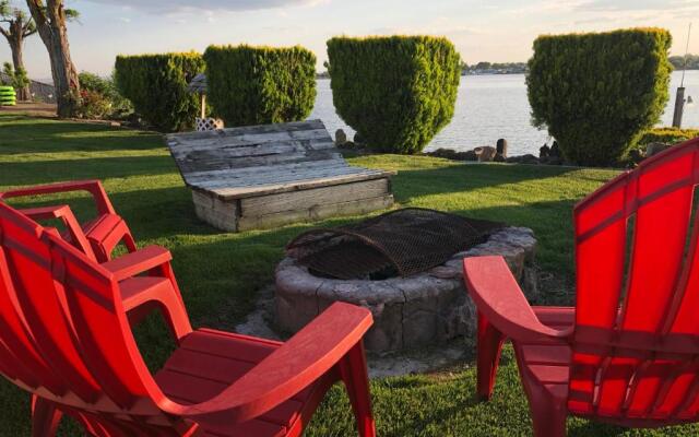 Lakeshore Inn Water Front