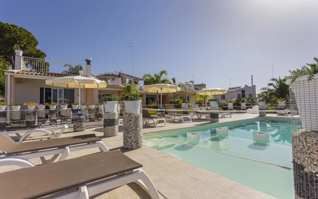 Small Luxury Apartment With Pool