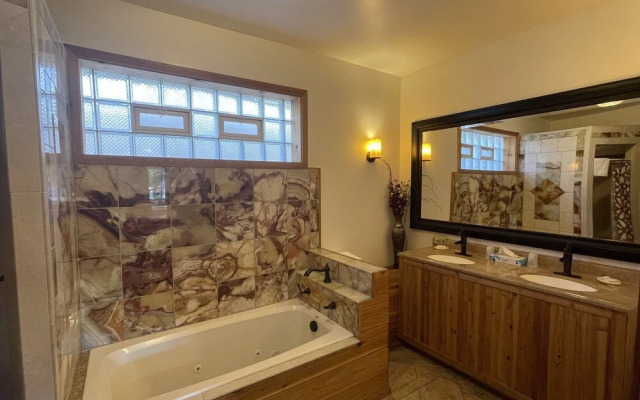 Pikes Peak Inn