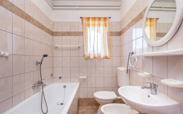 Detached 6 Bedroom House with Private Pool near Ližnjan