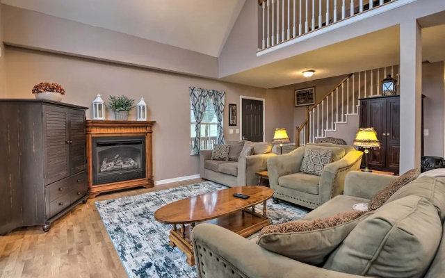 Deck, Lake Views! Group Getaway in Osage Beach
