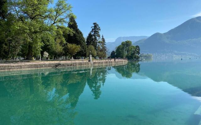 Logis Hôtel Annecy Nord / Argonay