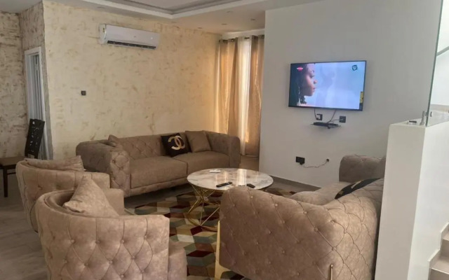 Executive 3 bedroom Apartment Space Available