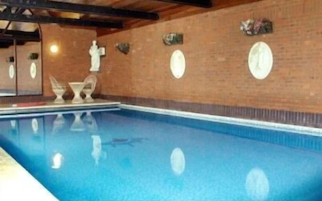 Crown & Cushion Hotel