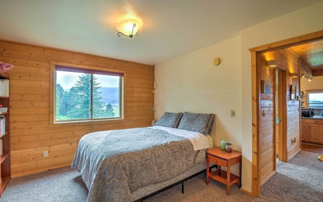 Luxe Alpine Cabin w/ Wraparound Deck & Mtn Views!