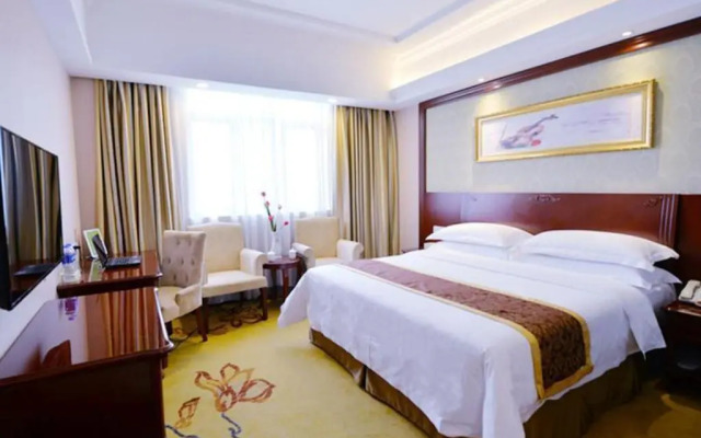 Vienna Classic SH Jinshanwei Railway Station