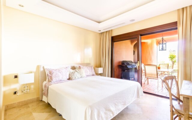 Frontline beach 3 bedroom apartment