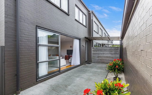 Comfy 4BR Home w/ Mt. Wellington View Zodiak Stays