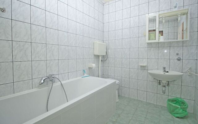 Apartments and rooms Eugenia