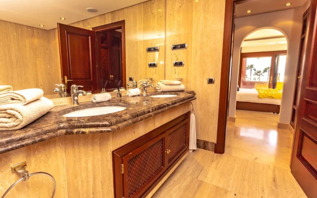 OleHolidays Torre Bermeja frente al mar y jacuzzi