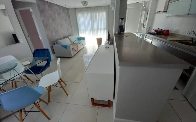 Apto novo, 2 quartos, quadra praia em Santos.