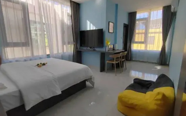 Alley to Hotel (Sanya College)