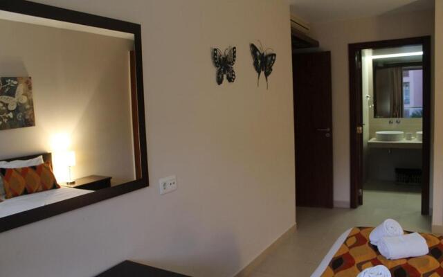 Herdade dos Salgados 2 Bedrooms T2 12A 1D is located next to the entrance of Vila das Lagoas Albu