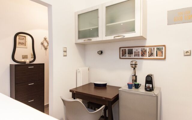 Vironas Chic Sleek Modern Studio