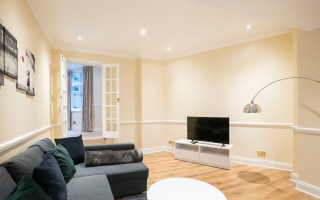 Amazing Two Bed Moments From St Pauls Cathedral A4