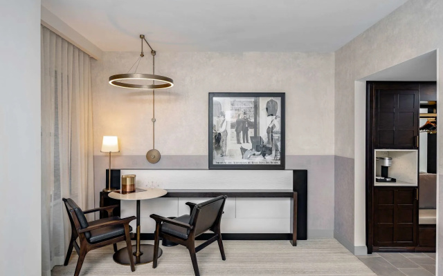 Hotel Fort Des Moines, Curio Collection by Hilton