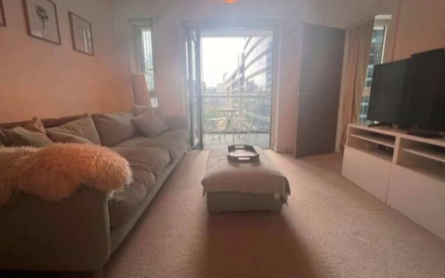 Central 1 Bedroom Apartment in Aldgate East in Zone 1