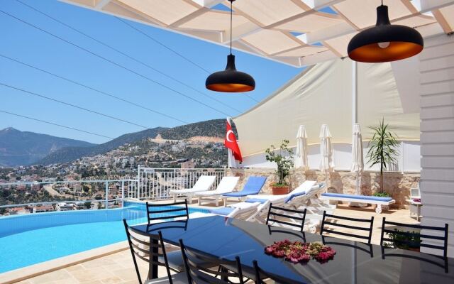 Villa Summer by Akdenizvillam