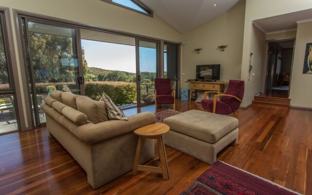 Tura Beachhouse in Dolphin Cove