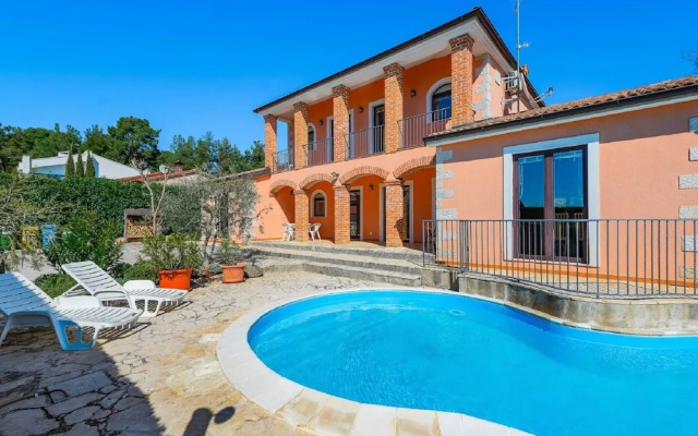 Spacious Holiday Home in Visnjan With Private Pool