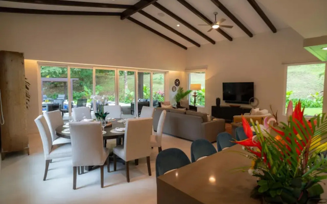 - Casa Cenizaro Six Bedroom Private Pool Family