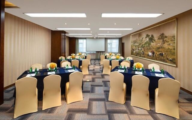 Jinan Luneng Xinyi Business Hotel