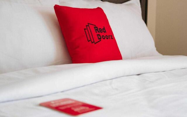 RedDoorz Syariah near RS Awal Bros Batam