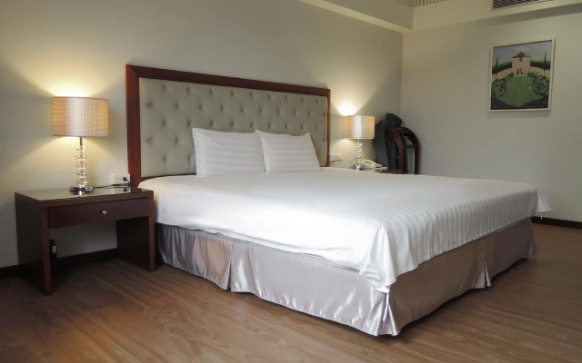 Hotel June