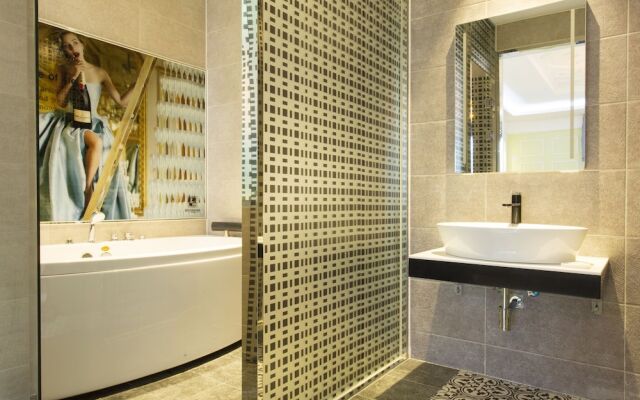 Myeongpum Drive-in Hotel