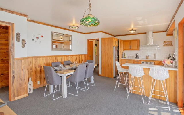 Cythera - Tairua Holiday Home