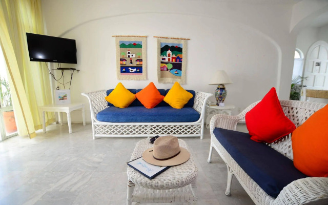 Dolphin Cove Inn