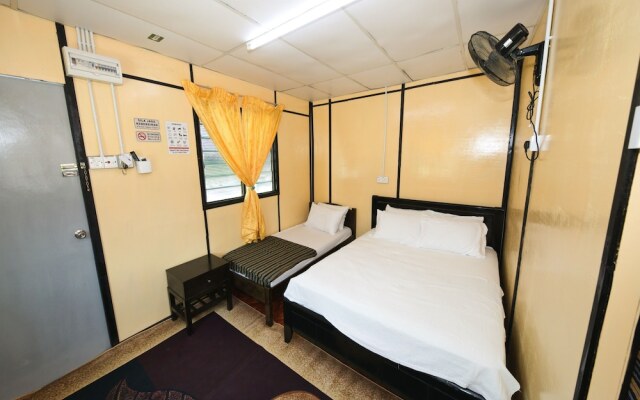 OYO 90960 Rajawali D'cabin Chalet Room