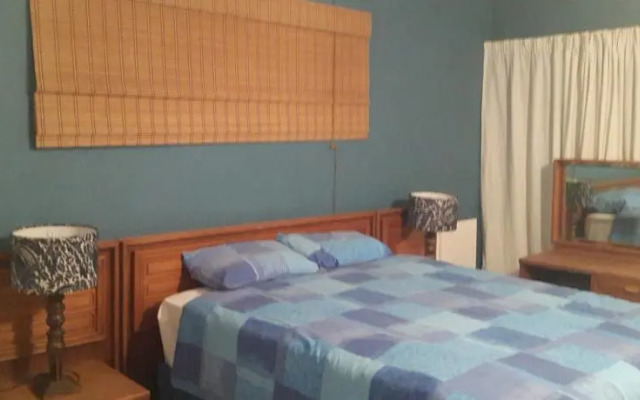 Oaks and Acorns Guest Lodge