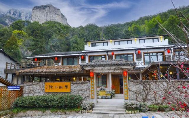 Yaqiu Courtyard Featured Hostel