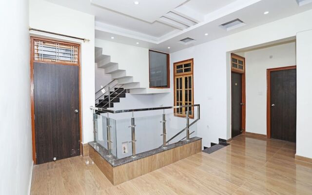 OYO 9967 Hotel Surya
