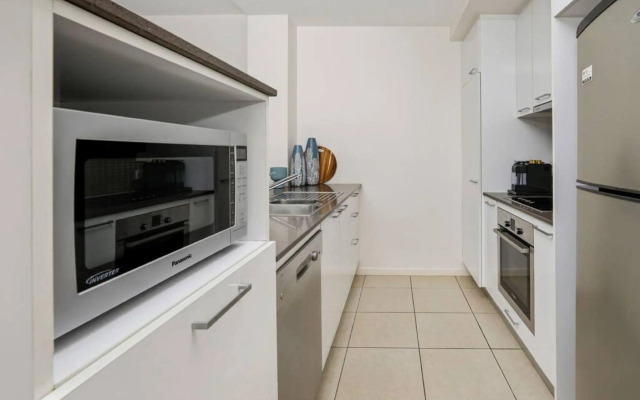 Pool View City Centre Apartment 206