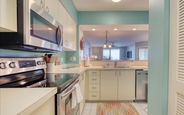 Som 112 - Somerset 2 Bedroom Condo by Redawning