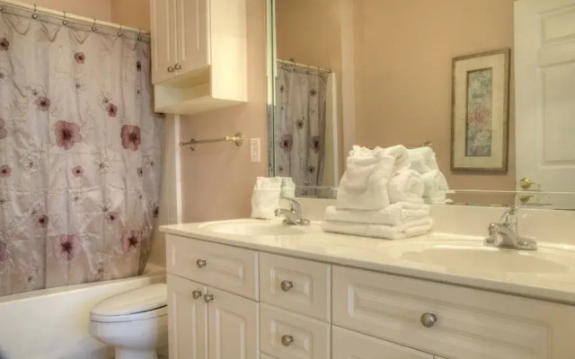 Magnolia Pointe 203 4833P 2 Br condo by RedAwning