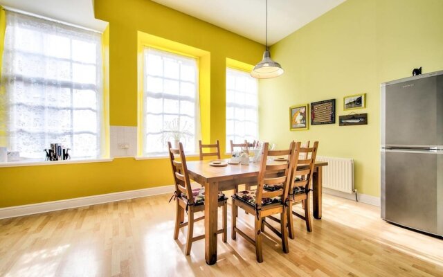 3bed/3bath Townhouse with Free Parking And Balcony
