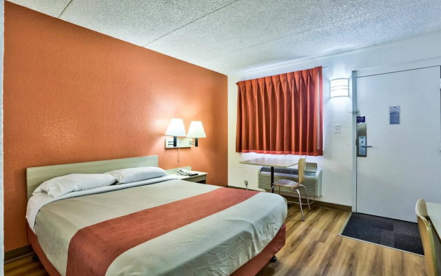 Motel 6 Flagstaff East - Lucky Lane