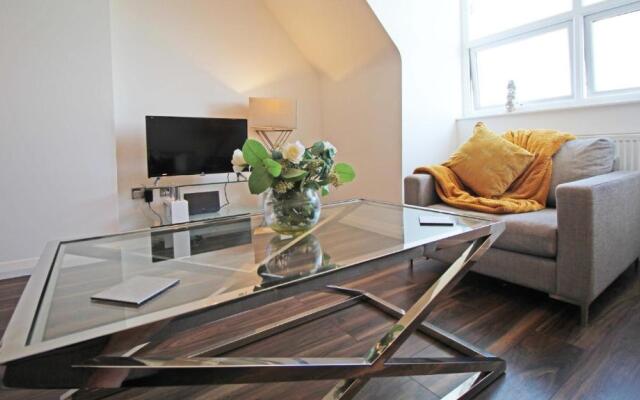 Sea front luxury apartment with sea views